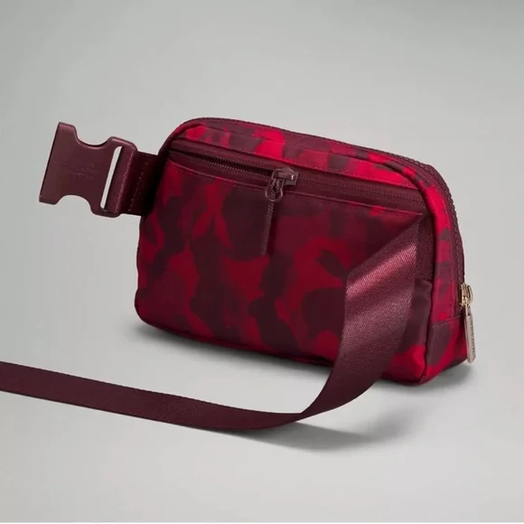 🍋 LULULEMON Lunar New Year Rabbit Everywhere Belt Bag 1L RARE FIND LAST CHANCE - Picture 5 of 12